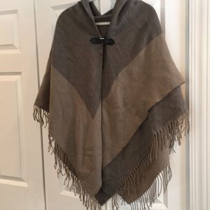Grey/tan/griege knit poncho